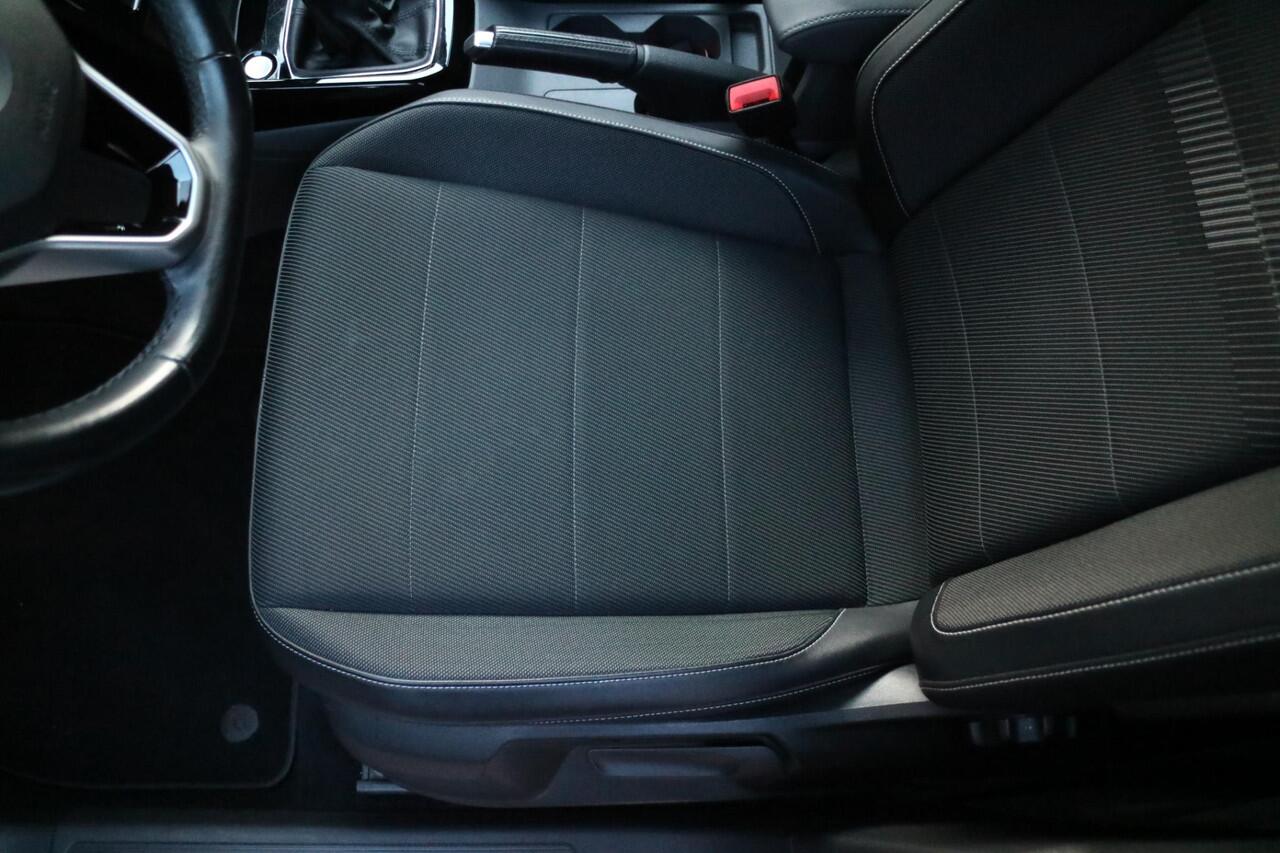 Volkswagen T-Cross 1.0 TSI R-line | | DSG | Camera | Digidash | Blindspot