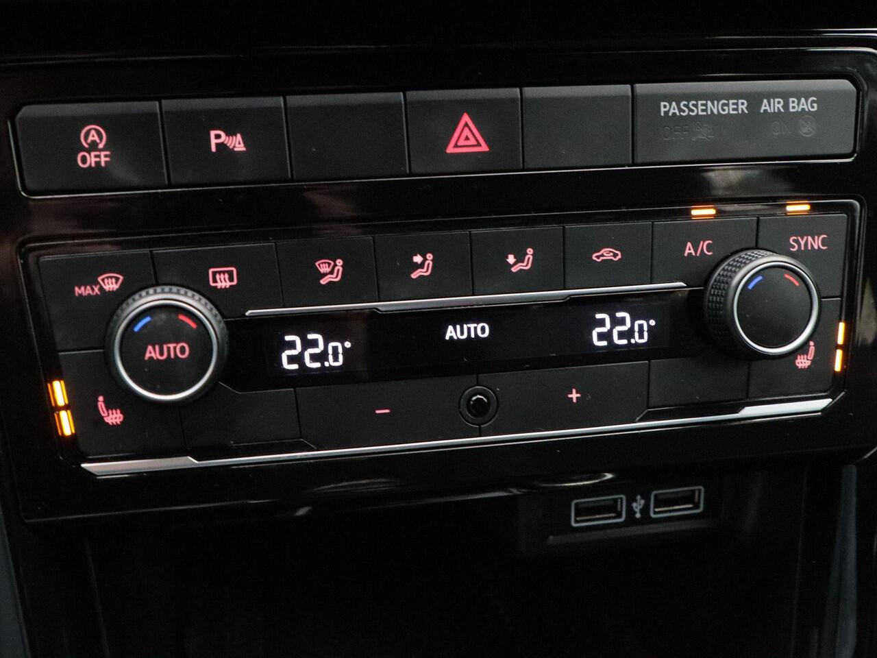 Volkswagen T-Cross 1.0 TSi 115 Pk Style R-Line | Adaptive Cruise | Stoelverwarming | CarPlay | Navigatie | Parkeersensoren | 18 Inch | 12.080 Km!!