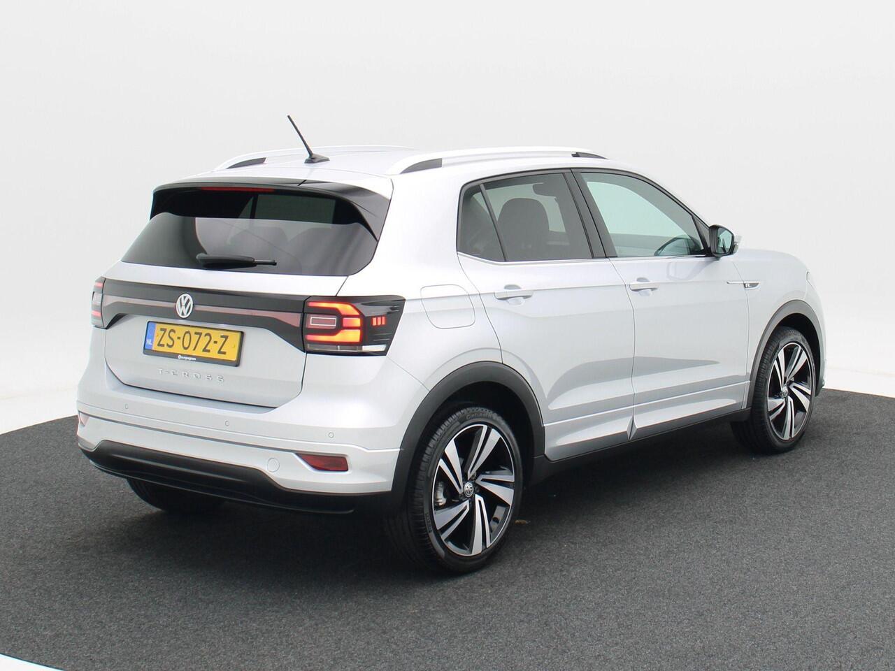 Volkswagen T-Cross 1.0 TSi 115 Pk Style R-Line | Adaptive Cruise | Stoelverwarming | CarPlay | Navigatie | Parkeersensoren | 18 Inch | 12.080 Km!!