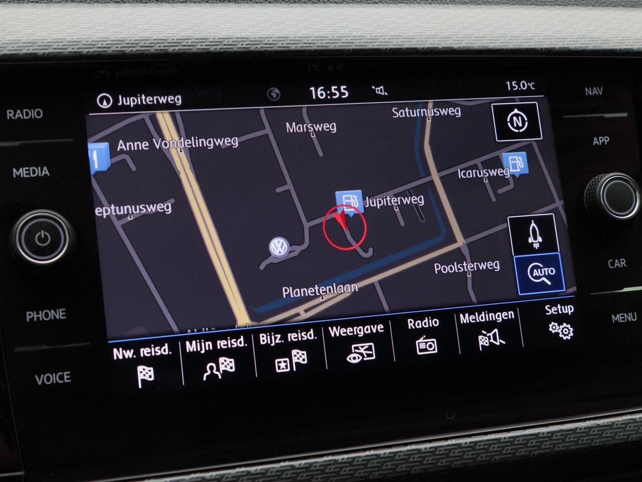 Volkswagen T-Cross 1.0 TSi 115 Pk Style R-Line | Adaptive Cruise | Stoelverwarming | CarPlay | Navigatie | Parkeersensoren | 18 Inch | 12.080 Km!!