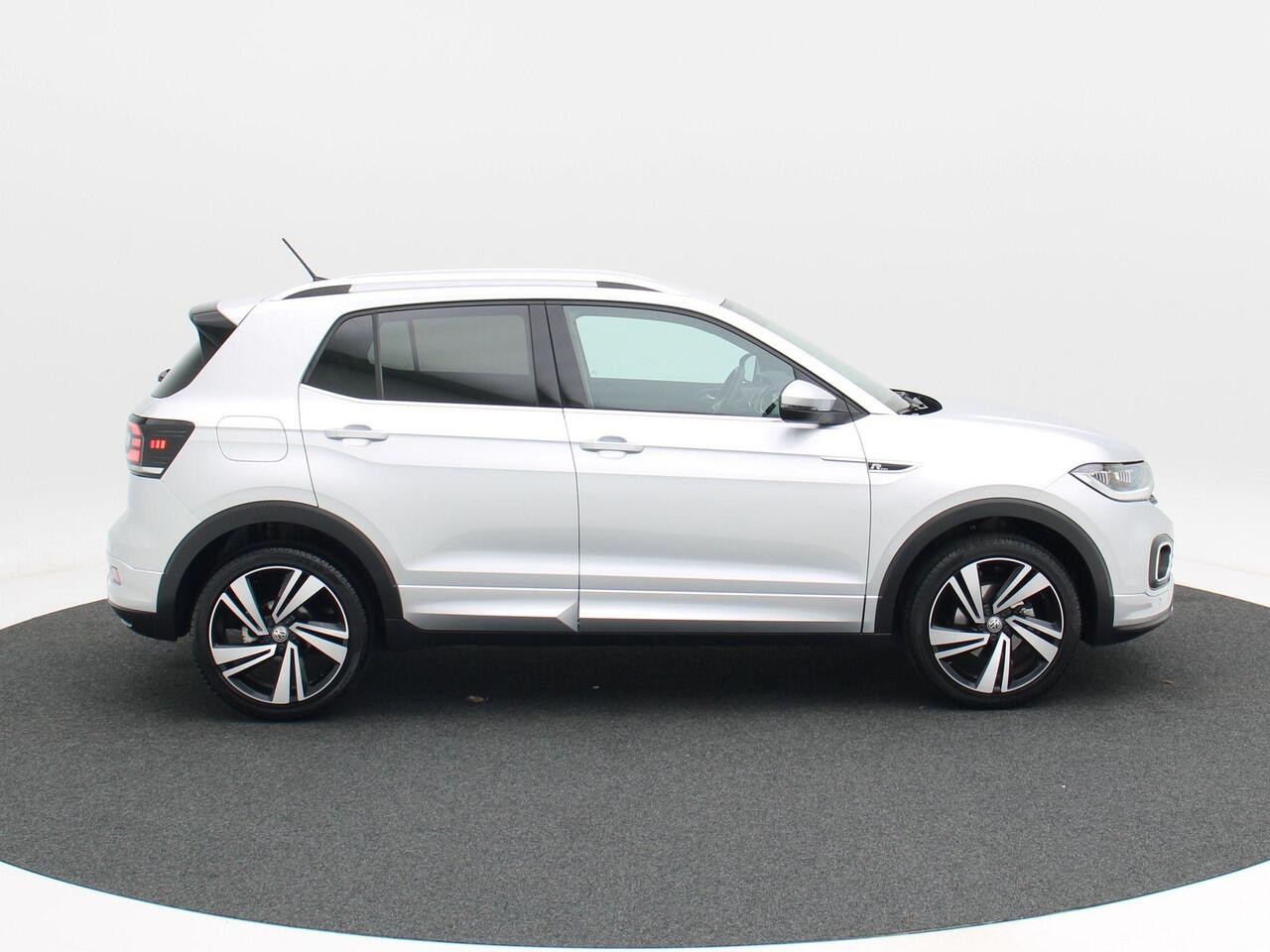 Volkswagen T-Cross 1.0 TSi 115 Pk Style R-Line | Adaptive Cruise | Stoelverwarming | CarPlay | Navigatie | Parkeersensoren | 18 Inch | 12.080 Km!!