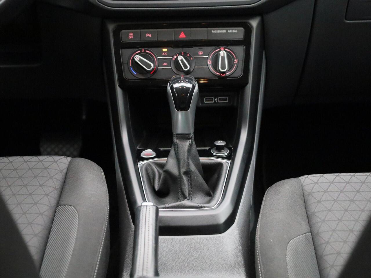 Volkswagen T-Cross 1.0 TSI Life | Adaptieve Cruise Control | Keyless | Blind Spot Warning | PDC Voor+Achter | Licht- & Regensensor | DAB-Radio | Apple Carplay & Android Auto | Elektrisch Inklapbare Buitenspiegels | Airconditioning