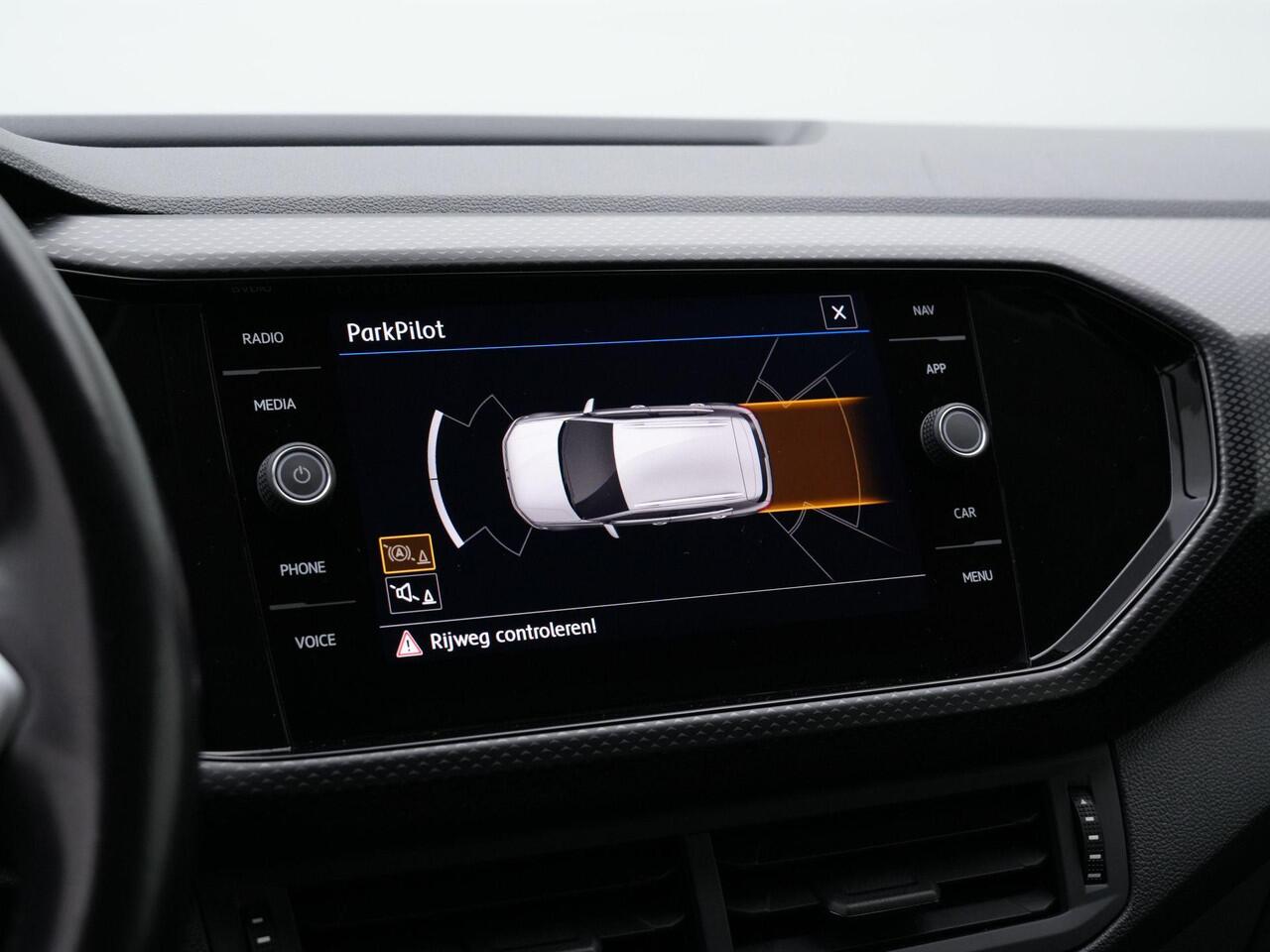 Volkswagen T-Cross 1.0 TSI 115 pk Style | Stoelverwarming | Navigatie | Parkeersensoren voor/achter