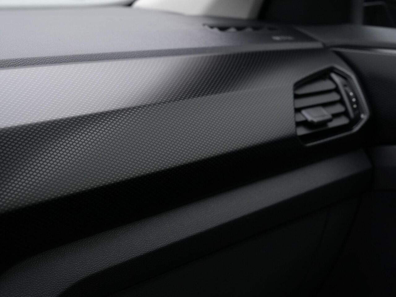 Volkswagen T-Cross 1.0 TSI 115 pk Style | Stoelverwarming | Navigatie | Parkeersensoren voor/achter