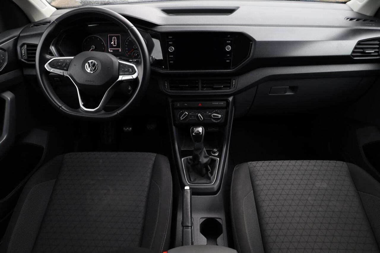 Volkswagen T-Cross 1.0 TSI Life 95PK / 70kW, NL auto dealeronderhouden 1e eigenaar, privacy glas, dodehoekdetectie (side assist), adaptieve cruise control (acc), parkeersensoren voor en achter (pdc), comfortstoelen met lendesteun, Apple Carplay / Android Auto, elektrisch ve