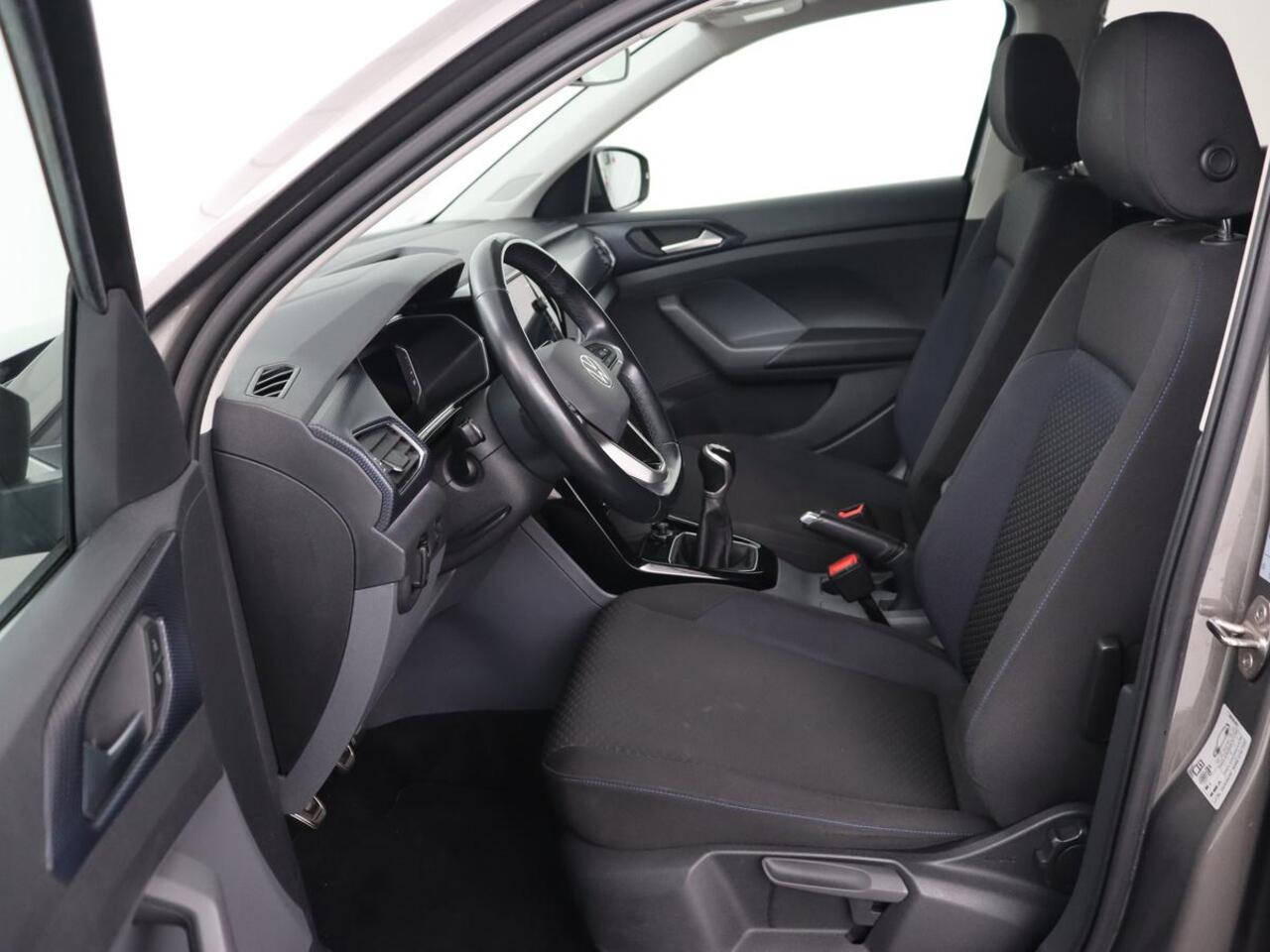 Volkswagen T-Cross 1.0 TSI R-Line | Camera | Carplay | Stoelverwarming | Cruise Control Adaptief | LED koplampen | LMV 18 |