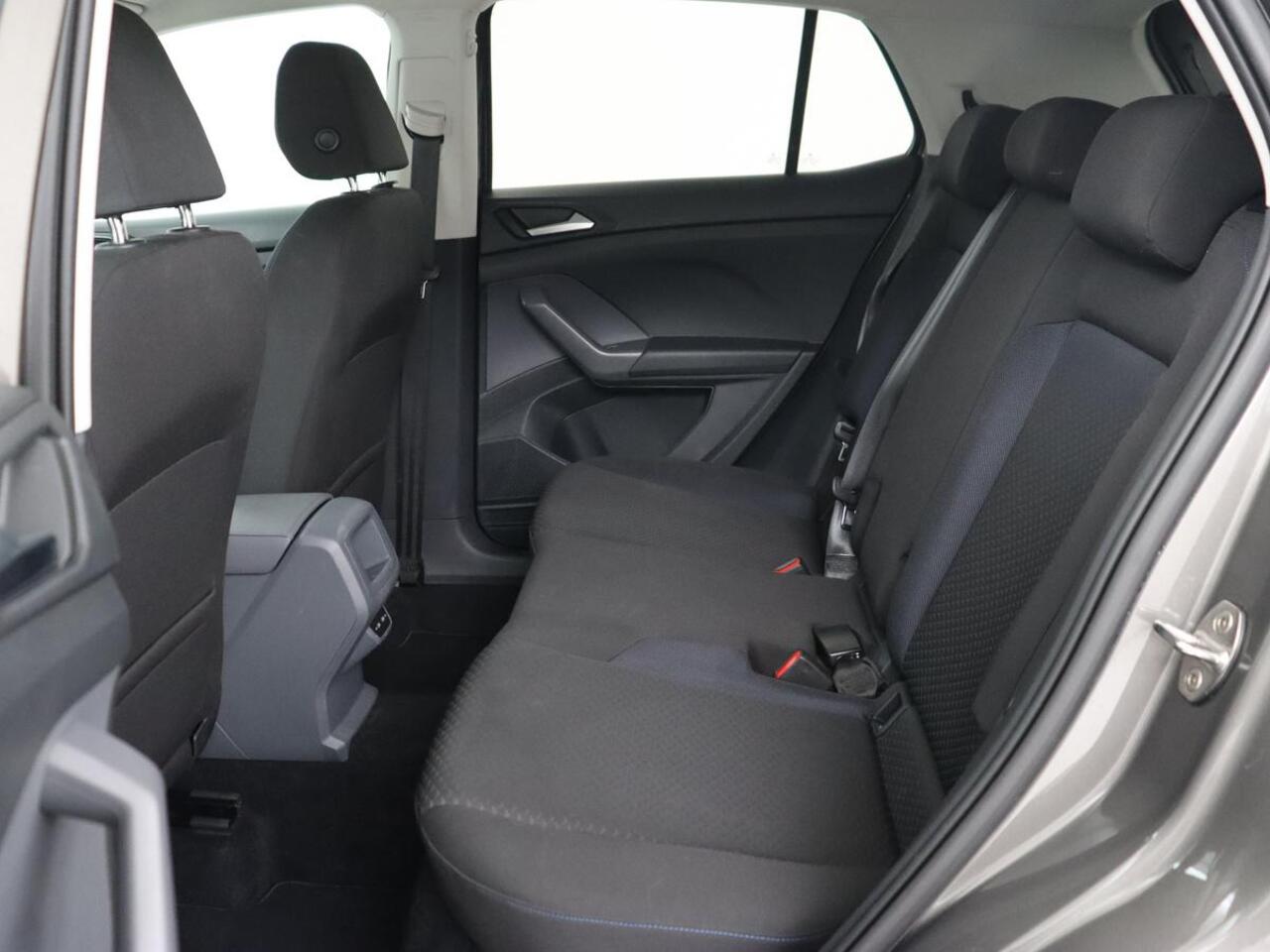 Volkswagen T-Cross 1.0 TSI R-Line | Camera | Carplay | Stoelverwarming | Cruise Control Adaptief | LED koplampen | LMV 18 |