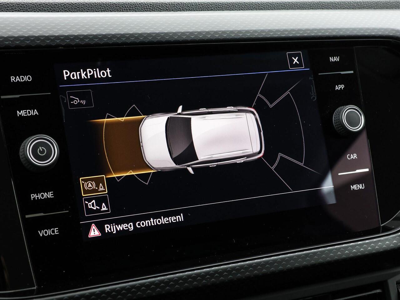 Volkswagen T-Cross 1.0 TSI 95pk Life · Camera · Apple/Android Car Play · Navigatie · P-Sensoren · Dodehoek Detectie · 16'' Inch ·