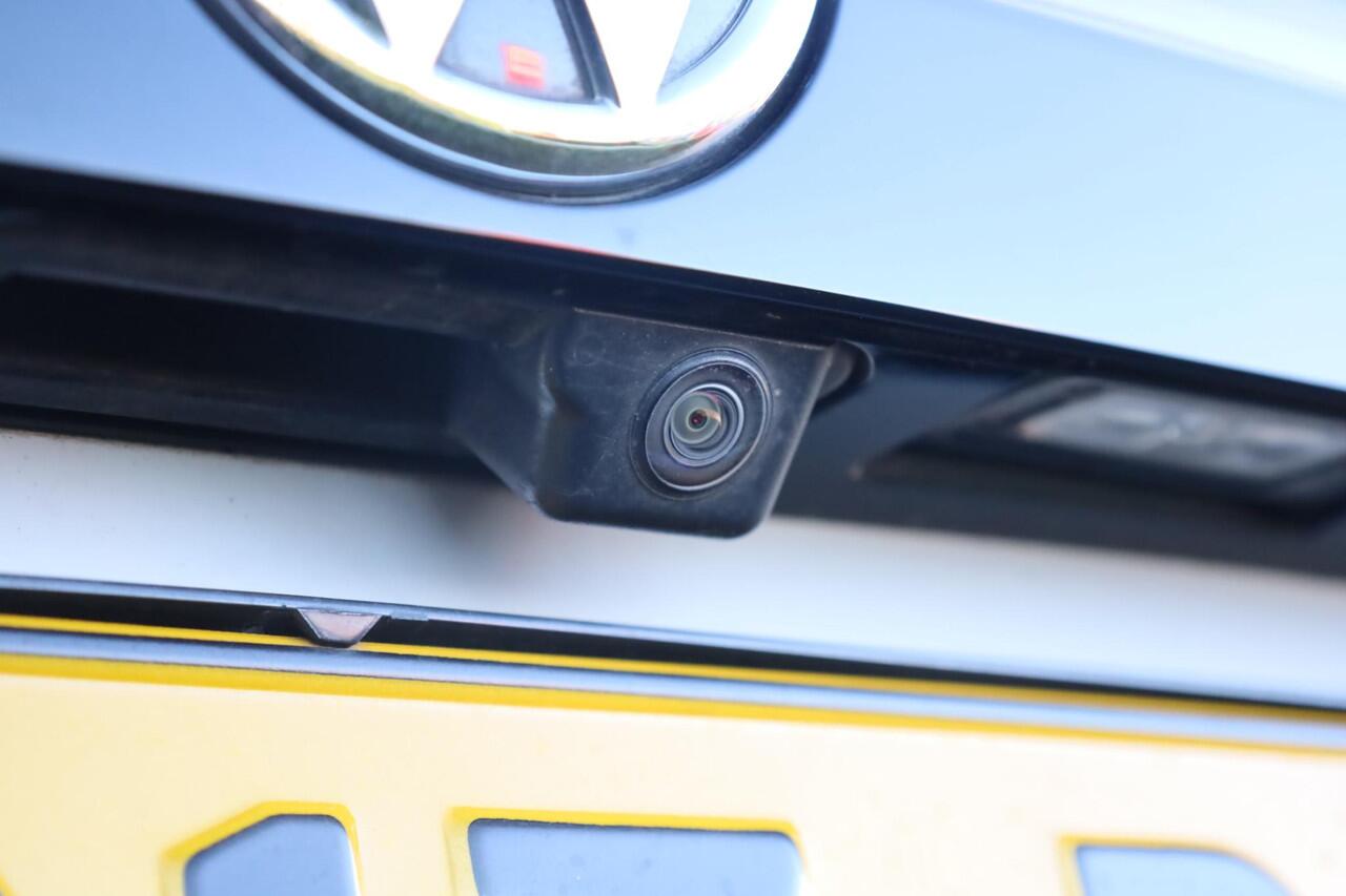 Volkswagen T-Cross 1.0 TSI Style 115PK / 85kW, Voorstoelen verwarmbaar, navigatie, Apple Carplay & Android Auto, dodehoek detectie (side assist), digital cockpit pro, adaptieve cruise control (acc), achteruitrijcamera (rear view), elektrisch verstel-, verwarm- en inklapbare