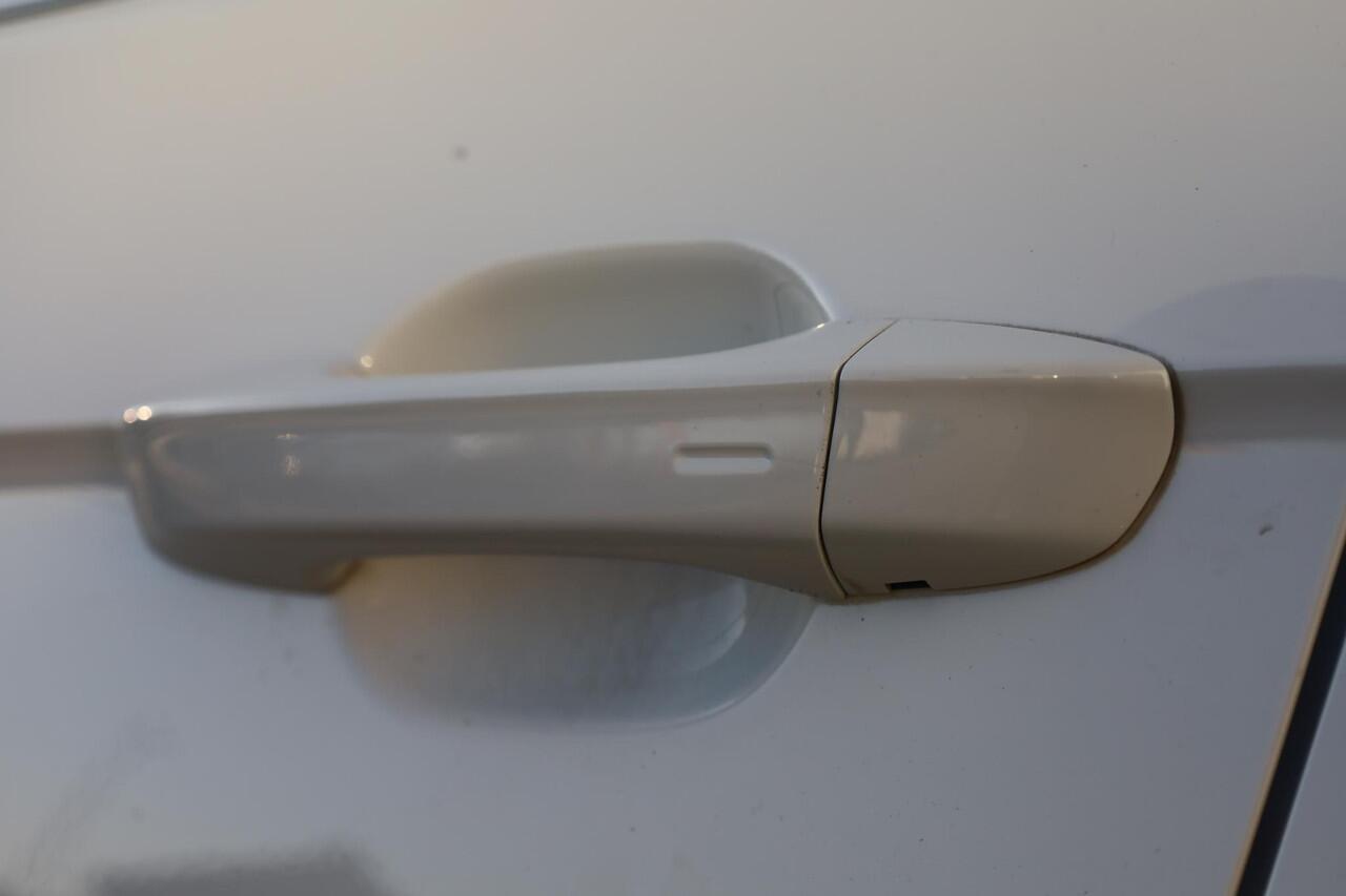 Volkswagen T-Cross 1.0 TSI Style 115PK / 85kW, Voorstoelen verwarmbaar, navigatie, Apple Carplay & Android Auto, dodehoek detectie (side assist), digital cockpit pro, adaptieve cruise control (acc), achteruitrijcamera (rear view), elektrisch verstel-, verwarm- en inklapbare