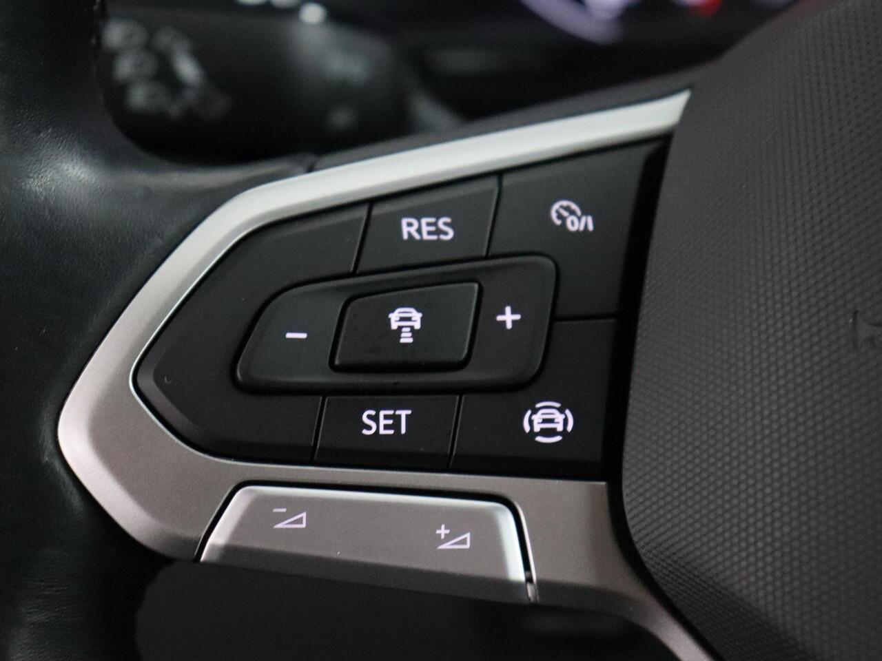 Volkswagen T-Cross 1.0 TSI Life Business | ACC | Navigatie | Trekhaak!