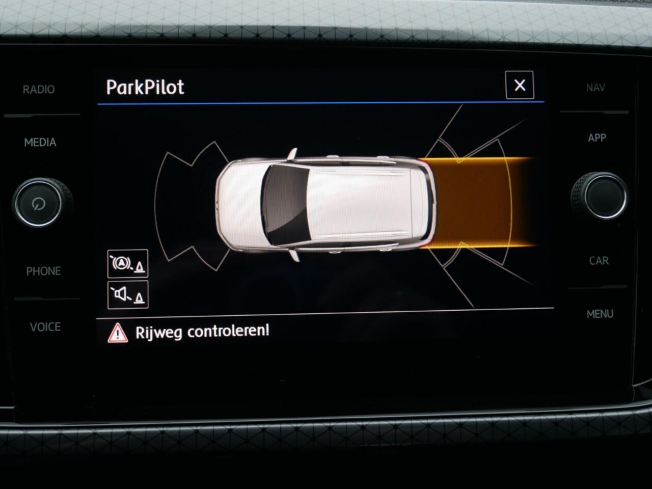 Volkswagen T-Cross 1.0 TSI STYLE BNS R-LINE **Clima//Navi//Lm **