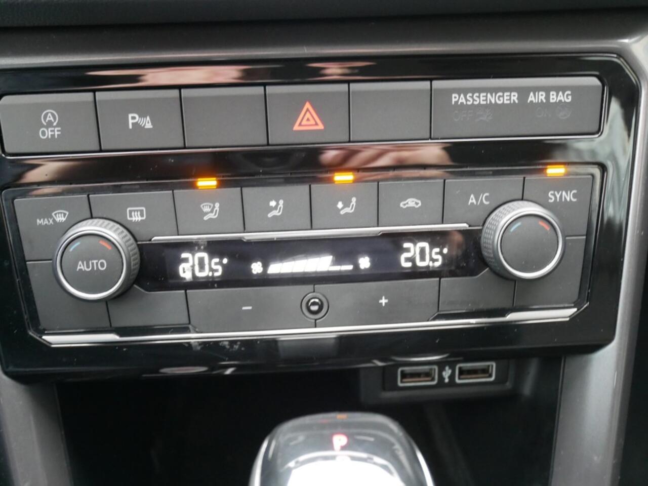 Volkswagen T-Cross 1.0 TSI STYLE BNS R-LINE **Clima//Navi//Lm **