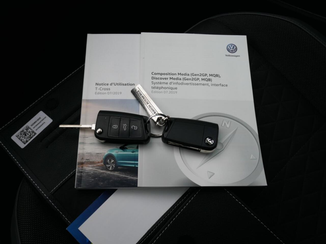 Volkswagen T-Cross 1.0 TSI STYLE BNS R-LINE **Clima//Navi//Lm **