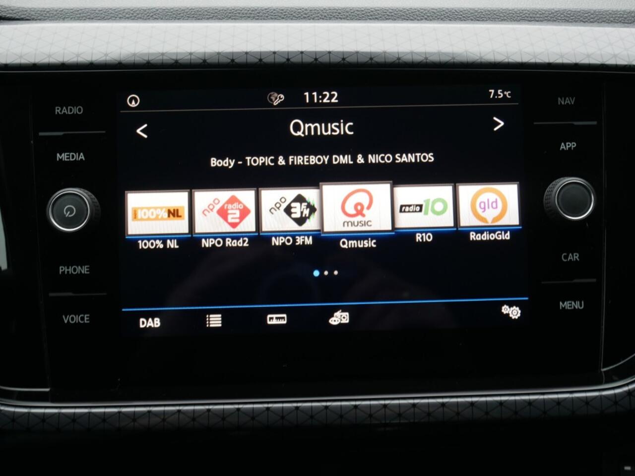 Volkswagen T-Cross 1.0 TSI STYLE BNS R-LINE **Clima//Navi//Lm **