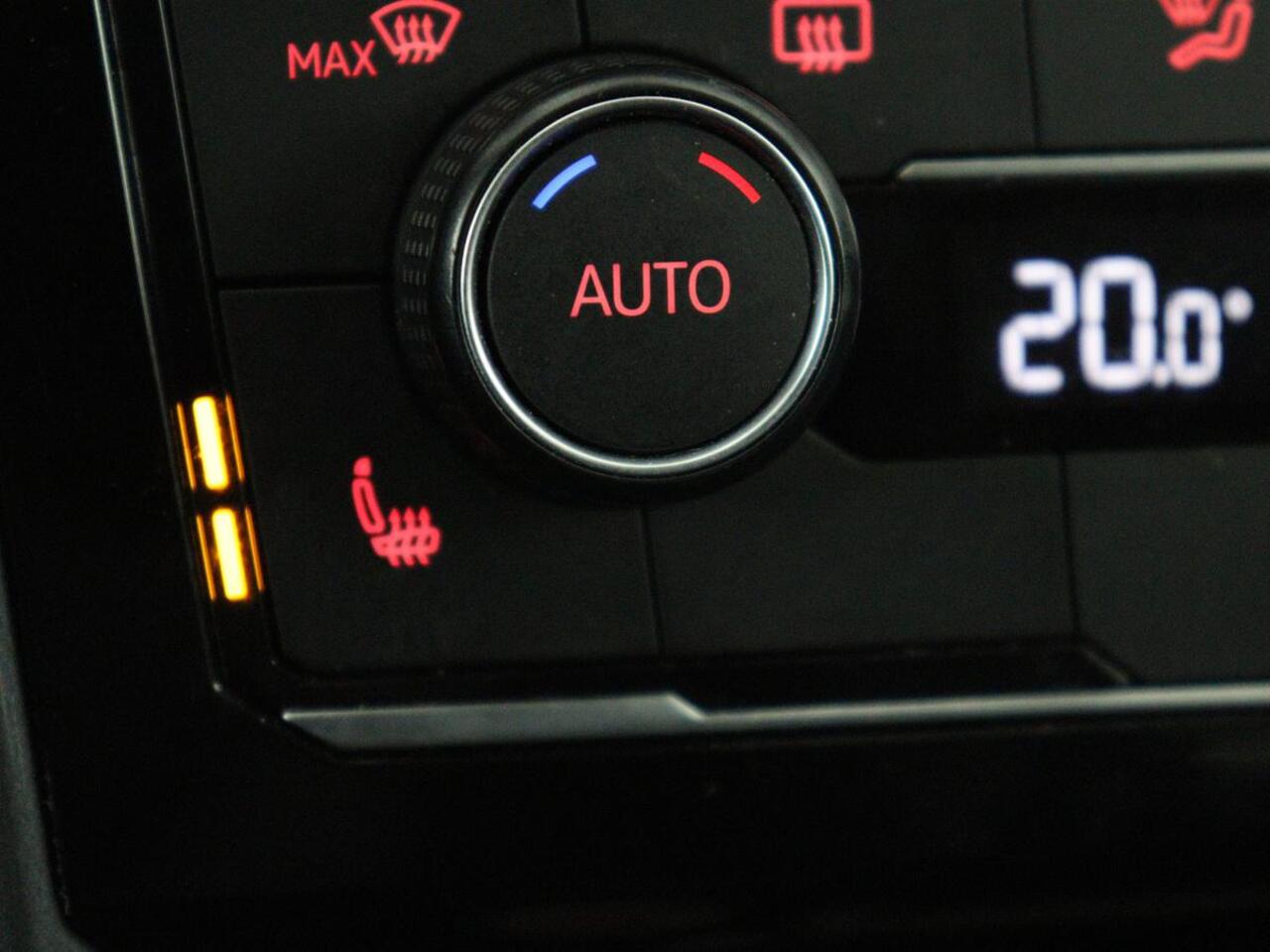 Volkswagen T-Cross 1.0 TSI Style | Automaat | Stoelverwarming | Camera | Virtual Cockpit | Trekhaak | Navigatie | Adaptive cruise | Full LED | Climate control | Parkeerhulp