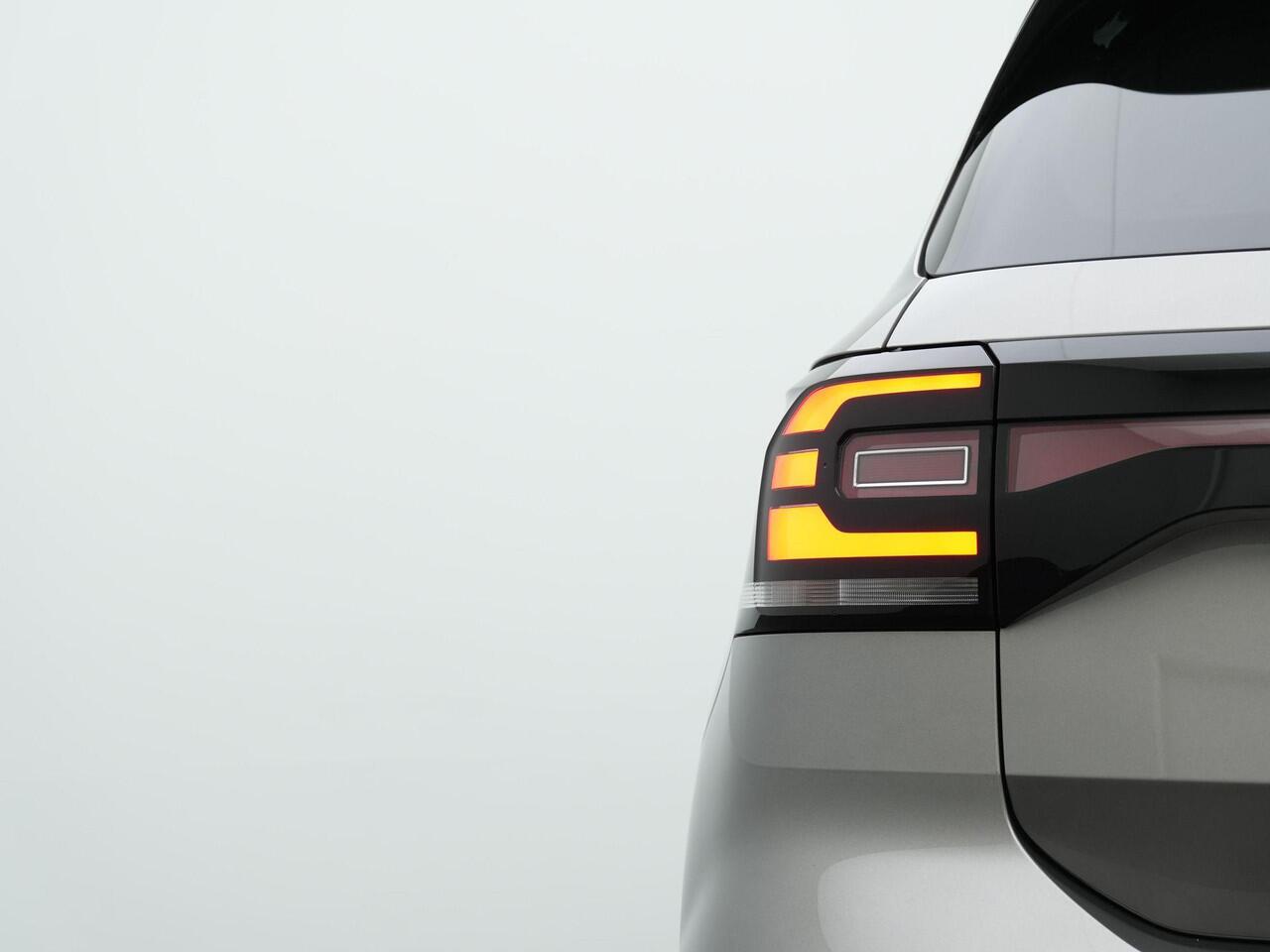 Volkswagen T-Cross 1.0 TSI 115 pk Style | Achteruitrijcamera | Stoelverwarming | Adaptive Cruise | Navigatie