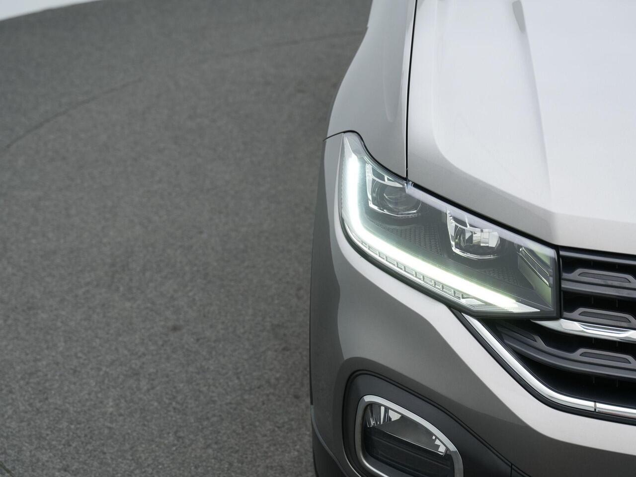 Volkswagen T-Cross 1.0 TSI 115 pk Style | Achteruitrijcamera | Stoelverwarming | Adaptive Cruise | Navigatie