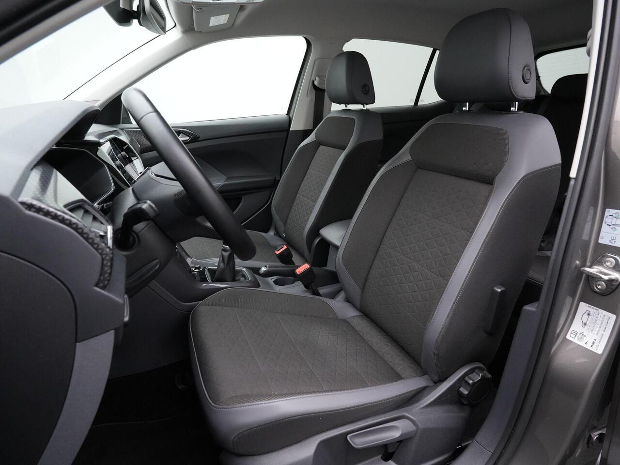 Volkswagen T-Cross 1.0 TSI 115 pk Style | Achteruitrijcamera | Stoelverwarming | Adaptive Cruise | Navigatie