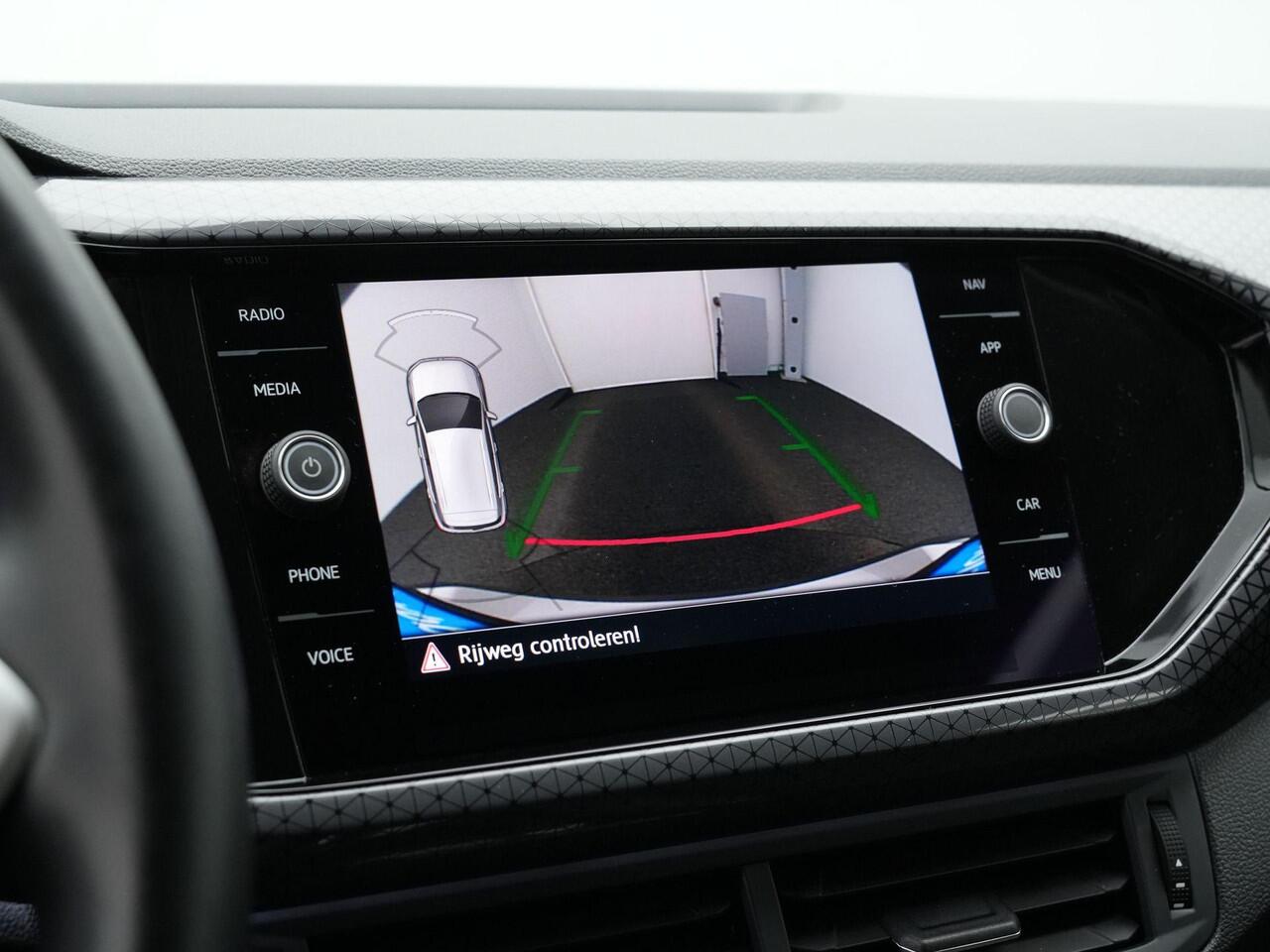 Volkswagen T-Cross 1.0 TSI 115 pk Style | Achteruitrijcamera | Stoelverwarming | Adaptive Cruise | Navigatie