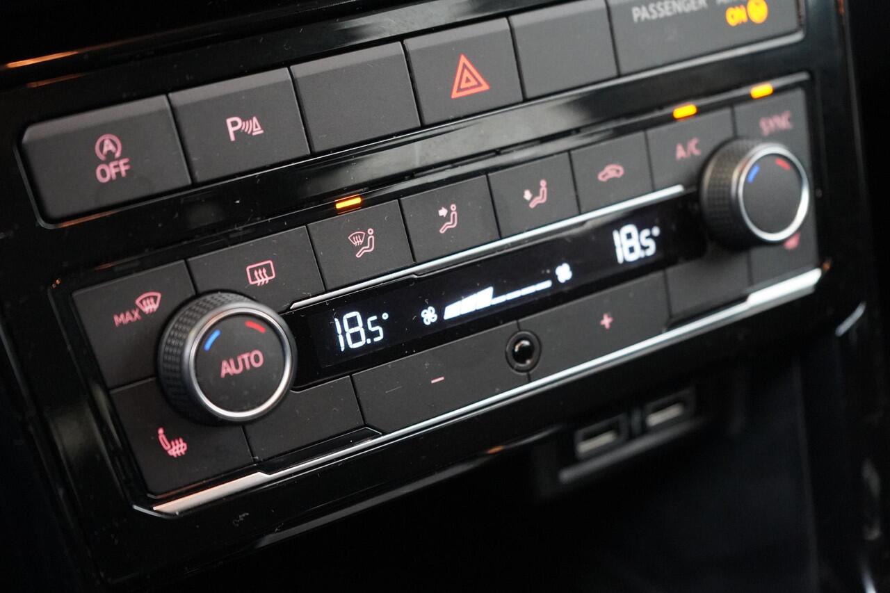 Volkswagen T-Cross 1.0 TSi 115pk United | Navigatie | Trekhaak | All-seasonbanden | Blind-Spot | Adaptive cruise