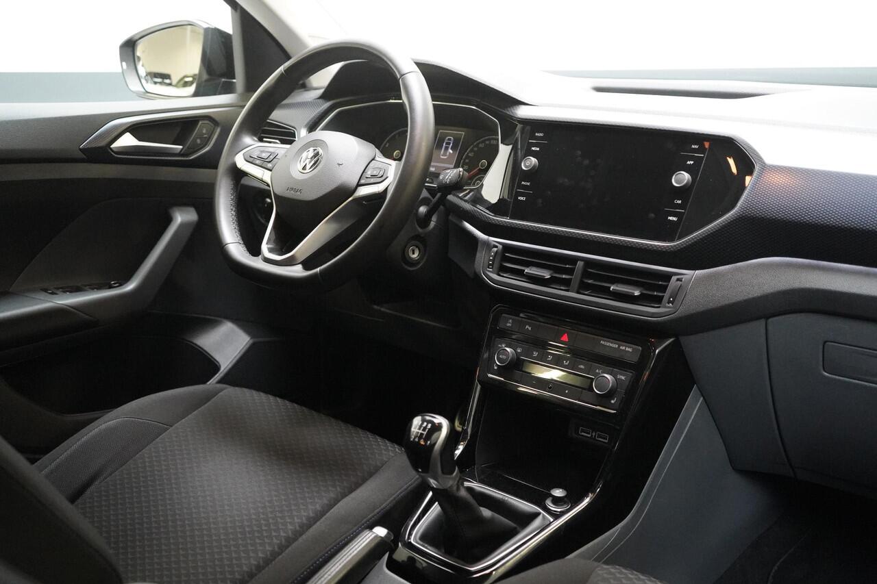 Volkswagen T-Cross 1.0 TSi 115pk United | Navigatie | Trekhaak | All-seasonbanden | Blind-Spot | Adaptive cruise