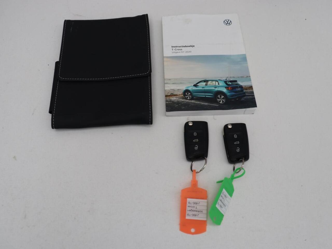 Volkswagen T-Cross 1.0 TSI Life Business | Carplay | Full LED | Keyless | Adaptive cruise | Navigatie | Parkeerhulp | Climate control | Parkeerhulp | Dodehoek detectie | Bluetooth