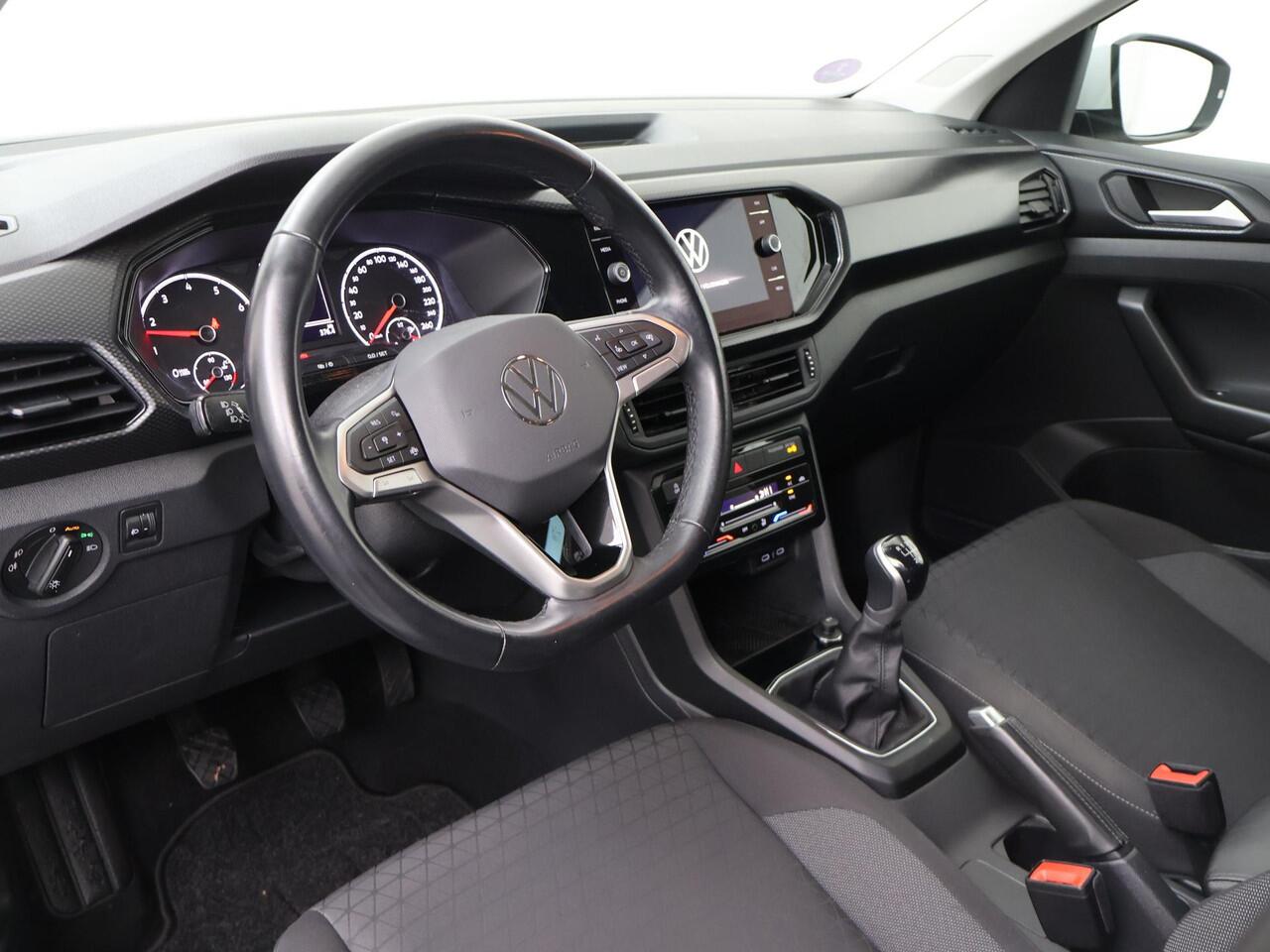 Volkswagen T-Cross 1.0 TSI Life | 95 PK | Climate control | Navigatiesysteem | Parkeersensoren |