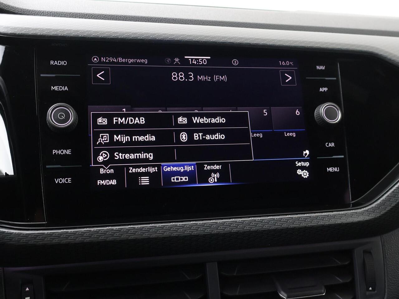 Volkswagen T-Cross 1.0 TSI R-Line | 110 PK | Automaat | Achteruitrijcamera | Navigatiesysteem | LED verlichting |