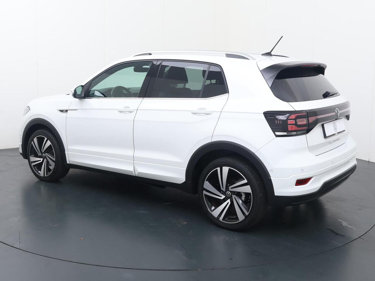 Volkswagen T-Cross 1.0 TSI R-Line | 110 PK | Automaat | Achteruitrijcamera | Navigatiesysteem | LED verlichting |