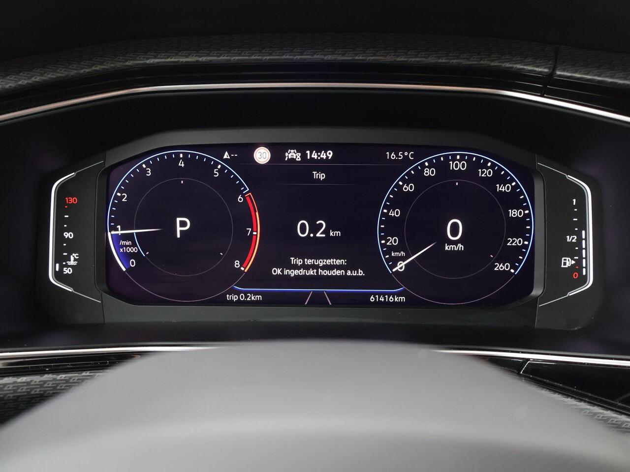 Volkswagen T-Cross 1.0 TSI R-Line | 110 PK | Automaat | Achteruitrijcamera | Navigatiesysteem | LED verlichting |