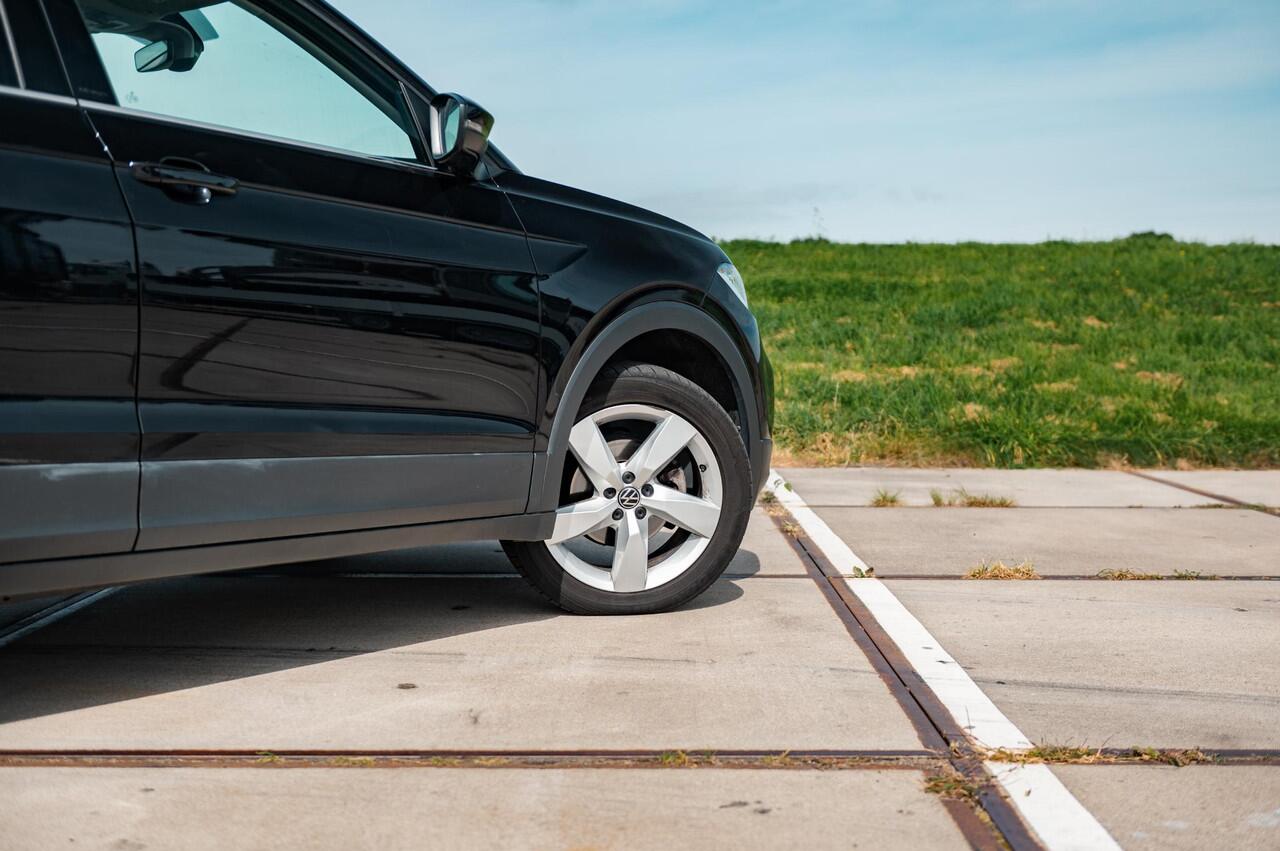 Volkswagen T-Cross 1.5 TSI DSG Style | TREKHAAK | CAMERA | CLIMA | APPLE CAR PLAY | ALL SEASON BANDEN