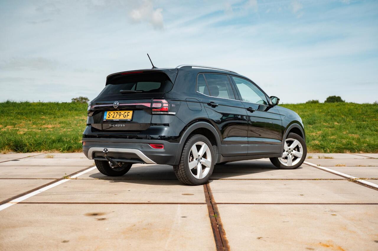 Volkswagen T-Cross 1.5 TSI DSG Style | TREKHAAK | CAMERA | CLIMA | APPLE CAR PLAY | ALL SEASON BANDEN