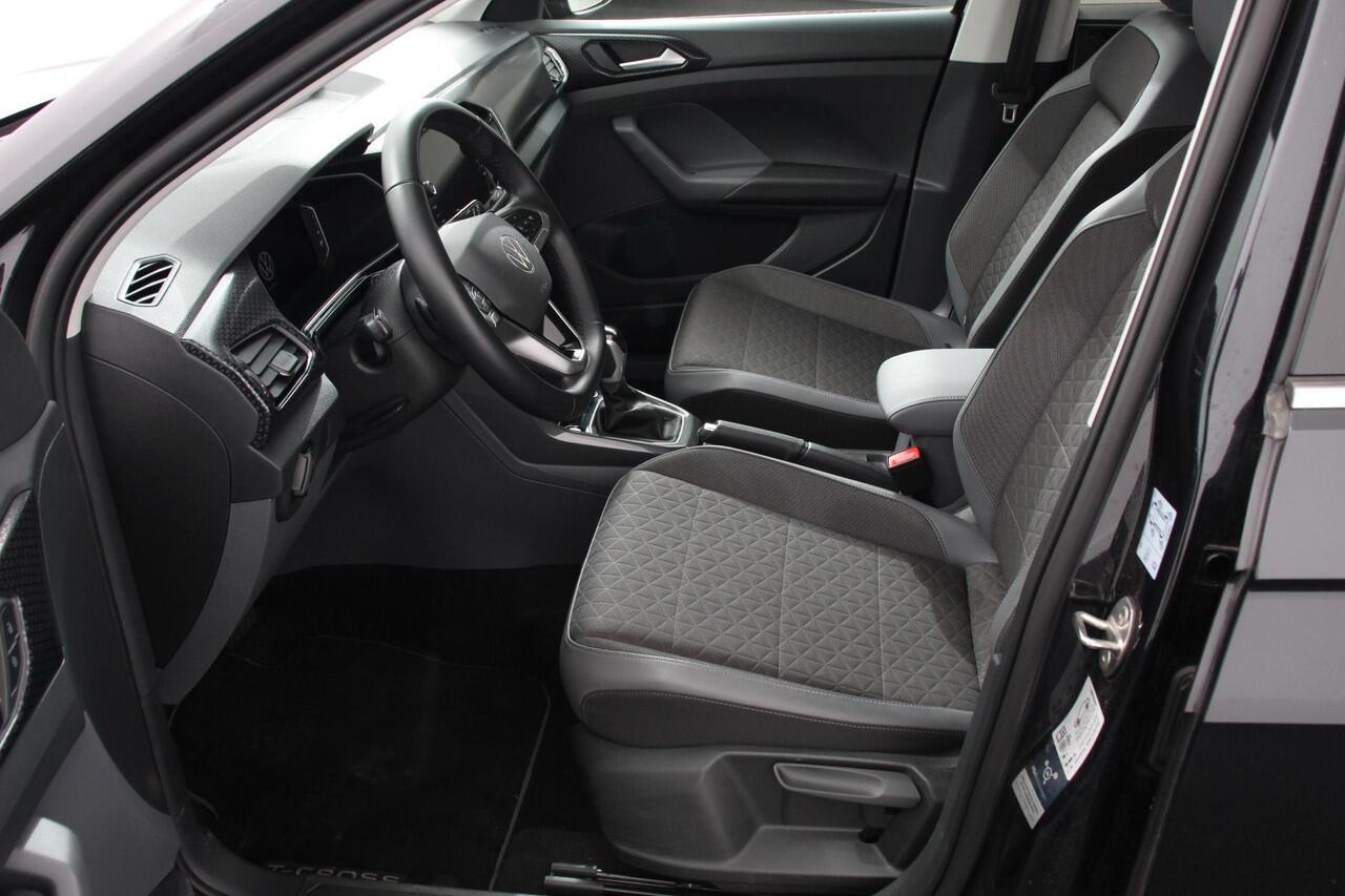 Volkswagen T-Cross 1.5 TSI DSG Style Team Navigatie Apple Carplay/Android Auto Adaptive cruise control Parkeersensoren Camera Stoelverwarming Virtual Cockpit Keyless Entry Lane assist Privacy glas