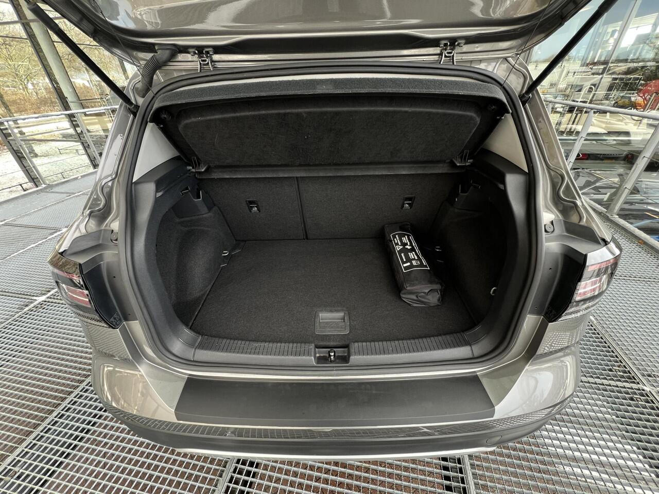 Volkswagen T-Cross 1.0 TSI Life Automaat | Stoelverwarming | Adaptieve Cruise Control | Climate Control