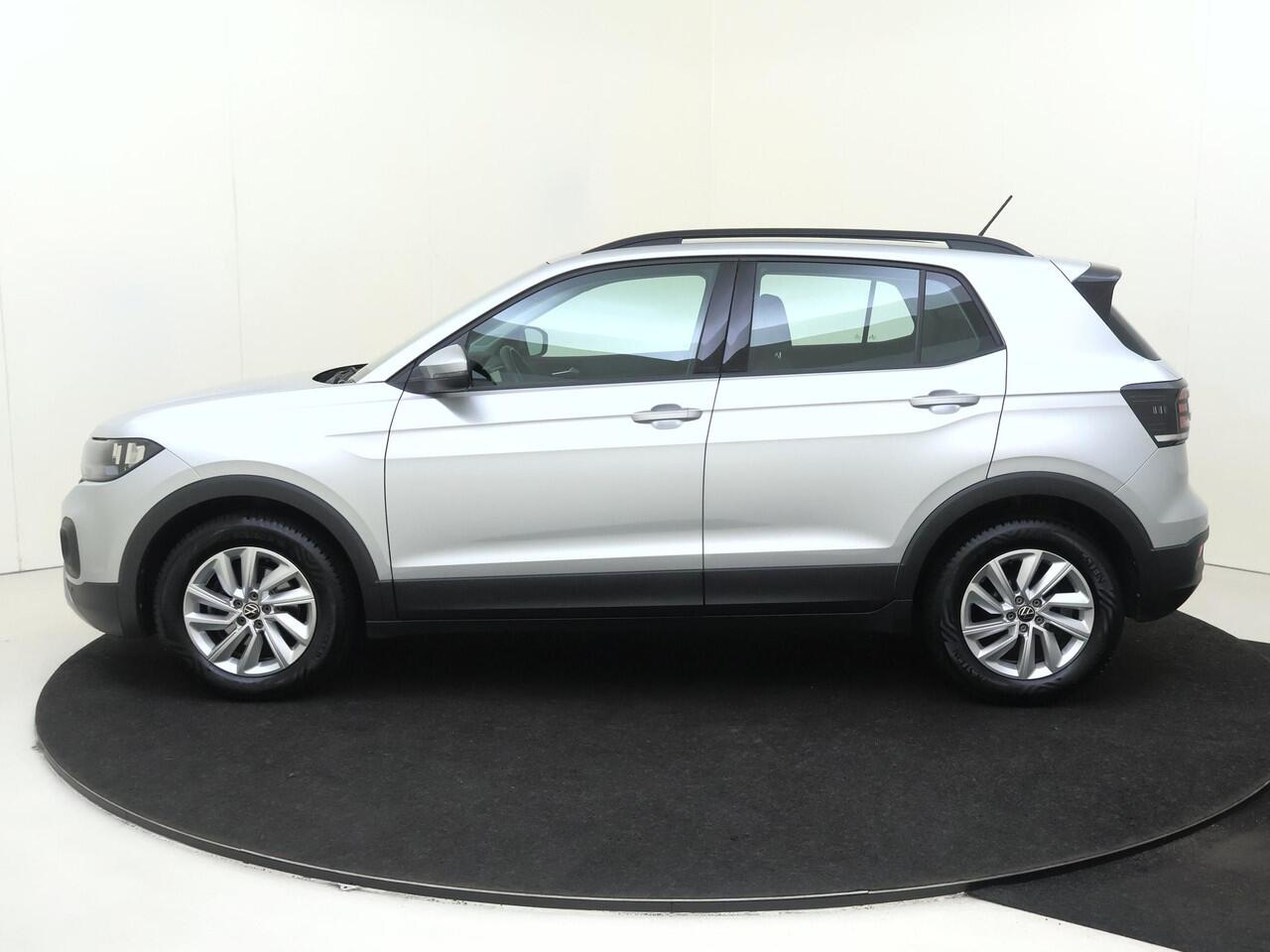 Volkswagen T-Cross 1.0 TSI Life | Stoelverwarming | CarPlay | Achteruitrijcamera | Adaptieve Cruise control | DAB radio | Parkeersensoren |