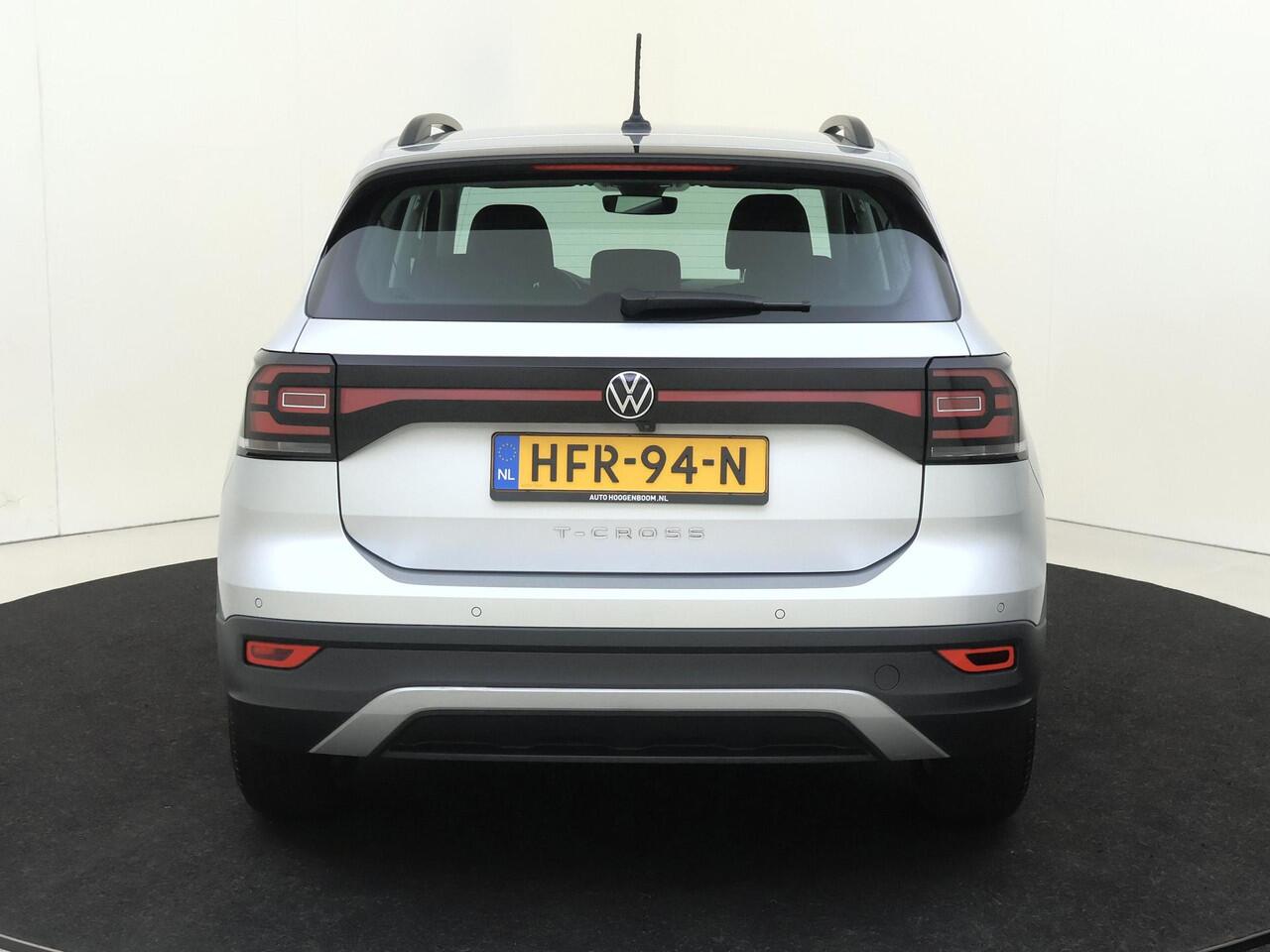 Volkswagen T-Cross 1.0 TSI Life | Stoelverwarming | CarPlay | Achteruitrijcamera | Adaptieve Cruise control | DAB radio | Parkeersensoren |