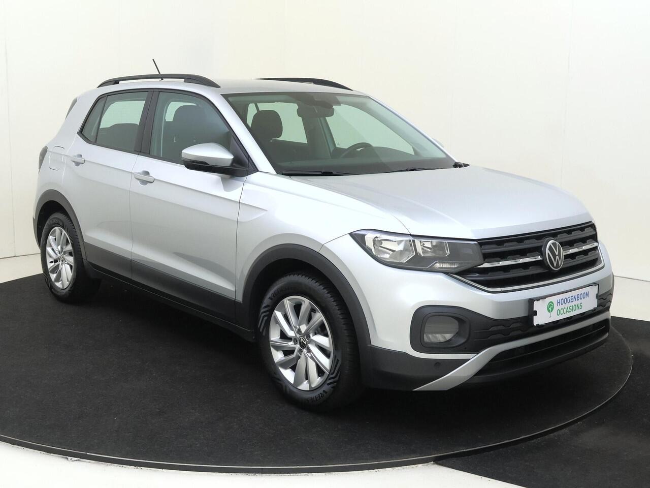 Volkswagen T-Cross 1.0 TSI Life | Stoelverwarming | CarPlay | Achteruitrijcamera | Adaptieve Cruise control | DAB radio | Parkeersensoren |