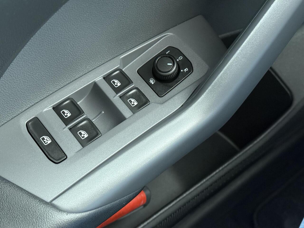 Volkswagen T-Cross 1.0 TSI Life | 95 PK | Parkeersensoren | Climate control | Adaptive cruise control |