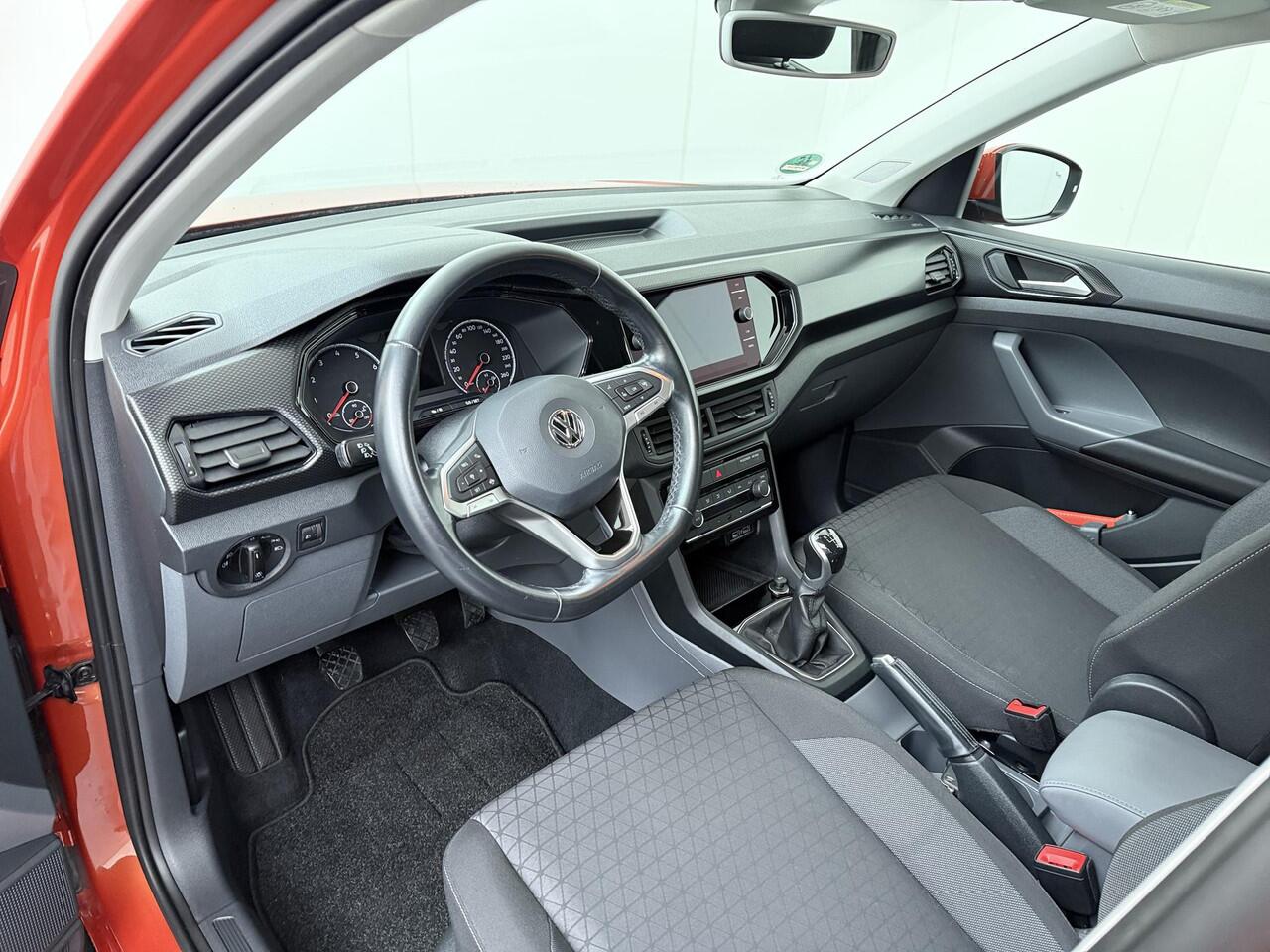 Volkswagen T-Cross 1.0 TSI Life | 95 PK | Parkeersensoren | Climate control | Adaptive cruise control |