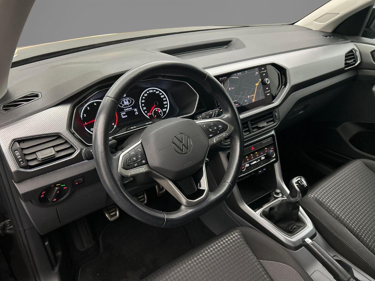 Volkswagen T-Cross Life Business 1.0 TSI 95pk Adaptive cruise control, Stoelverwarming, Parkeersensoren, Navigatie, App connect, DAB, Radio, Airco, Bluetooth