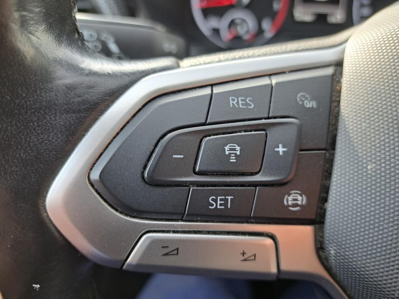Volkswagen T-Cross 1.0 TSI Life Business 95 Pk Ecc, Apple carplay, Navigatie