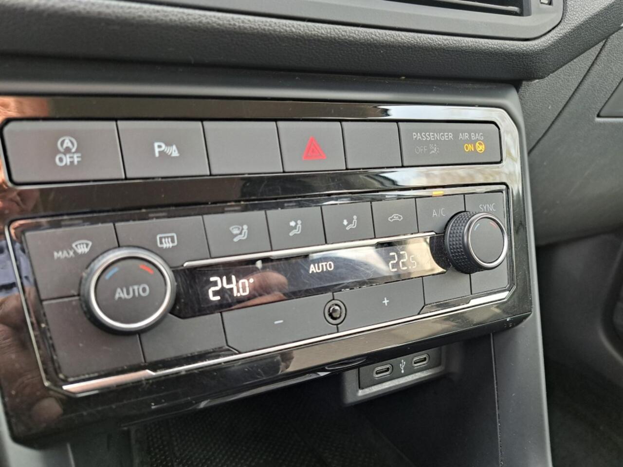 Volkswagen T-Cross 1.0 TSI Life Business 95 Pk Ecc, Apple carplay, Navigatie