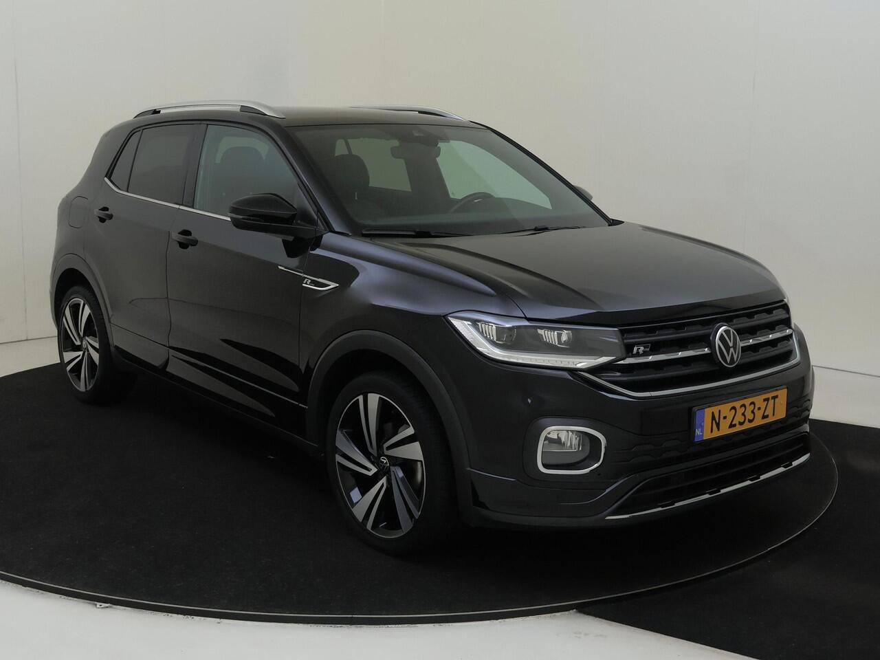 Volkswagen T-Cross 1.0 TSI R-Line | Achteruitrijcamera | Digital cockpit Pro | Navigatie | Adaptieve cruise control | Elektrisch inklapbare buitenspiegels | CarPlay | LED verlichting |