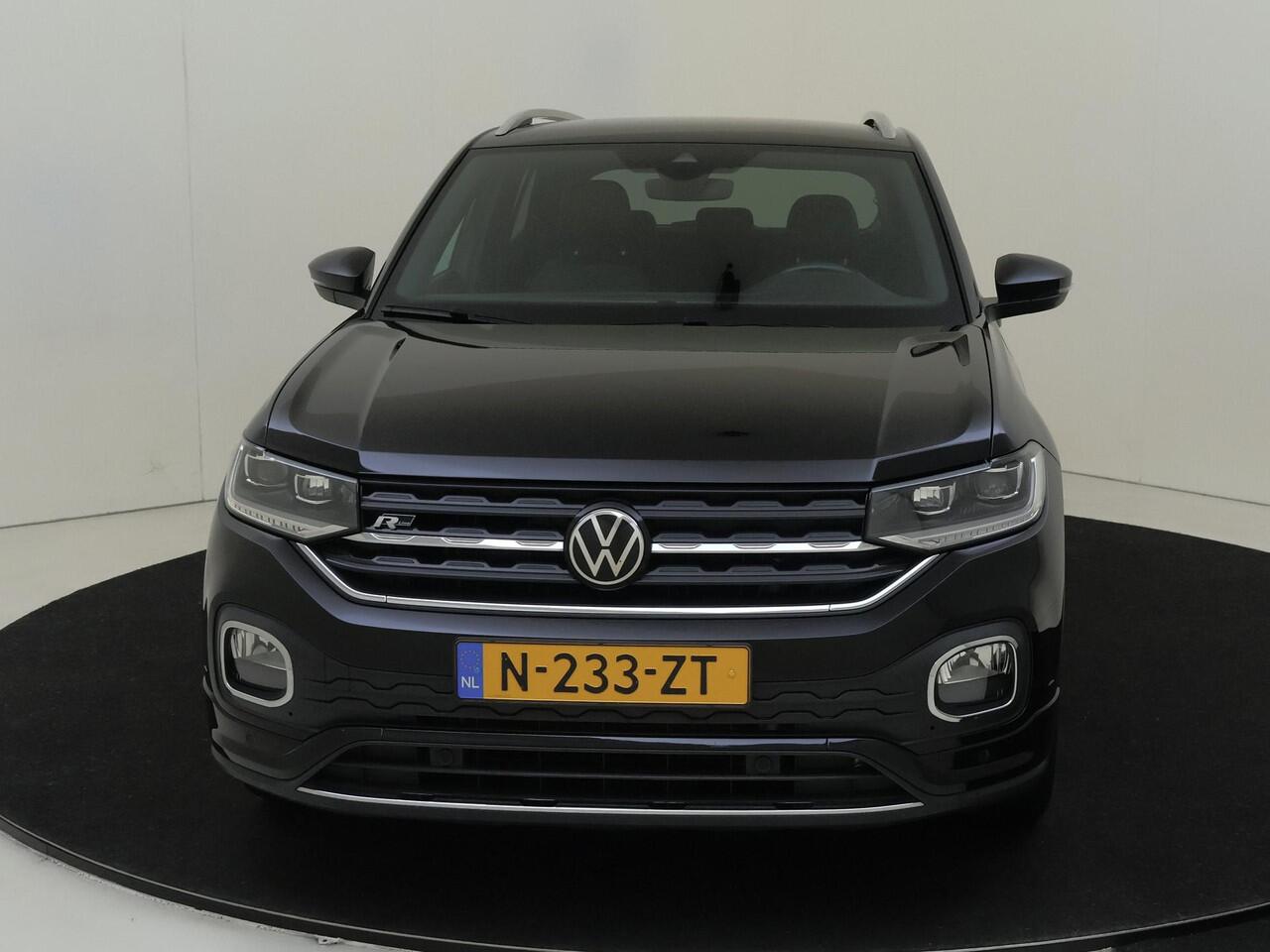 Volkswagen T-Cross 1.0 TSI R-Line | Achteruitrijcamera | Digital cockpit Pro | Navigatie | Adaptieve cruise control | Elektrisch inklapbare buitenspiegels | CarPlay | LED verlichting |