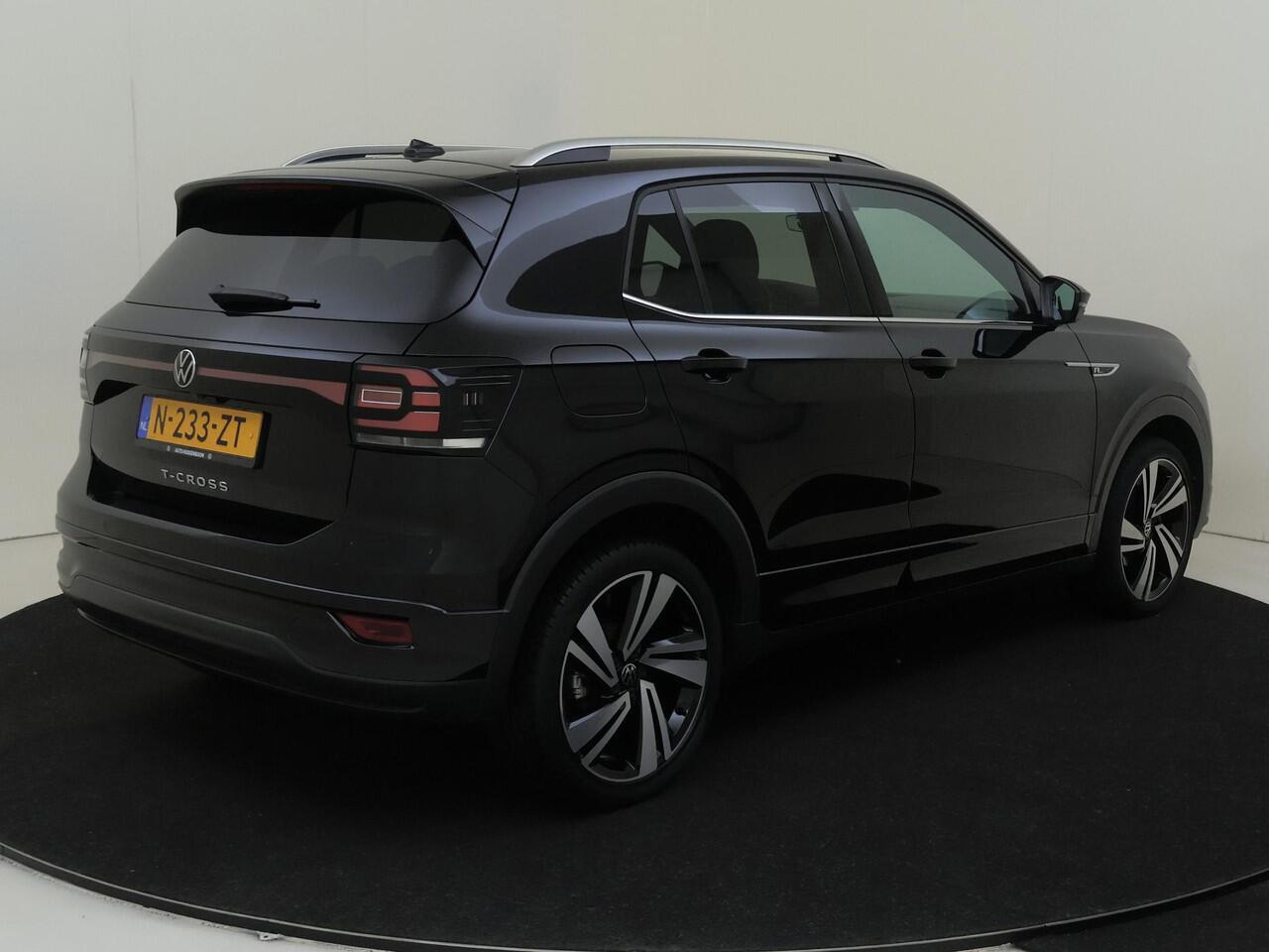 Volkswagen T-Cross 1.0 TSI R-Line | Achteruitrijcamera | Digital cockpit Pro | Navigatie | Adaptieve cruise control | Elektrisch inklapbare buitenspiegels | CarPlay | LED verlichting |