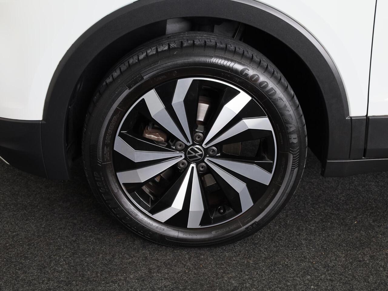 Volkswagen T-Cross 1.0 TSI Life 95 PK | Navigatie | Parkeersensoren voor en achter |