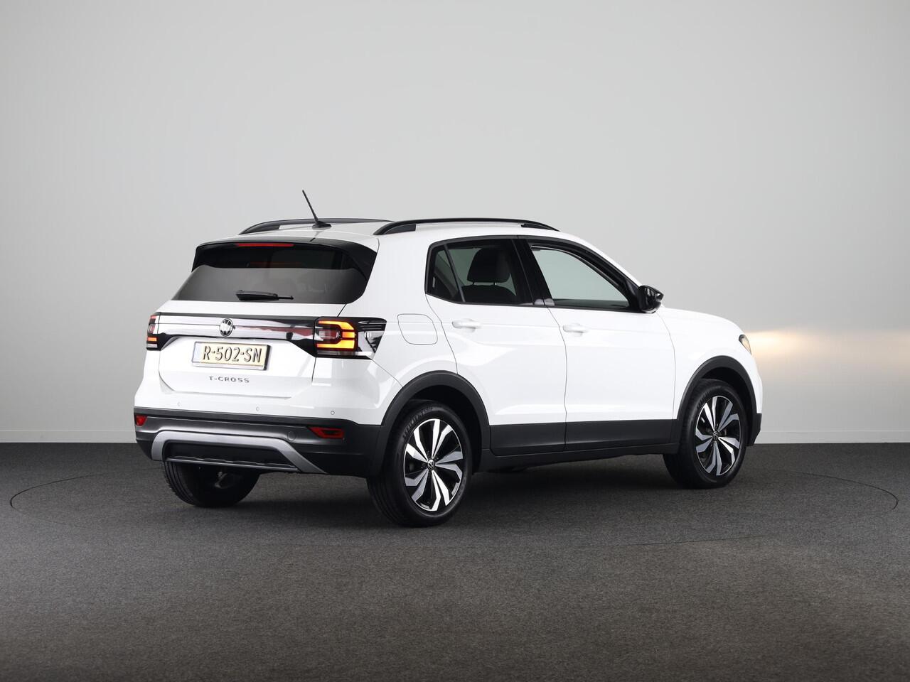 Volkswagen T-Cross 1.0 TSI Life 95 PK | Navigatie | Parkeersensoren voor en achter |