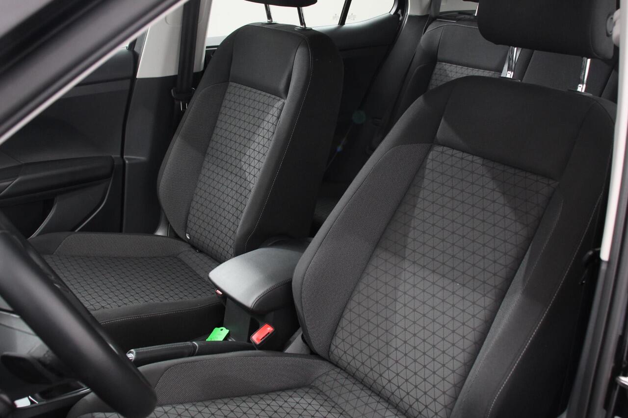 Volkswagen T-Cross 1.0 TSI 110pk DSG Life | Navigatie | Apple Carplay/Android Auto | Adaptive Cruise Control | Camera | Parkeersensoren | Stoelverwarming | Climatronic | Lane Assist