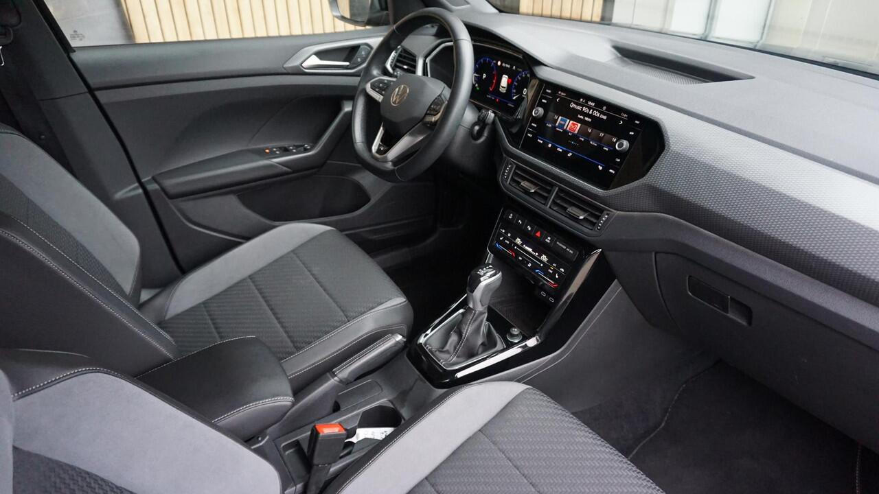 Volkswagen T-Cross 1.0 TSI 110pk DSG 3x R-Line Virtual Cockpit 18inch LM Keyless A-Camera Adaptive Cruise *VW Drive Select* 65342km!